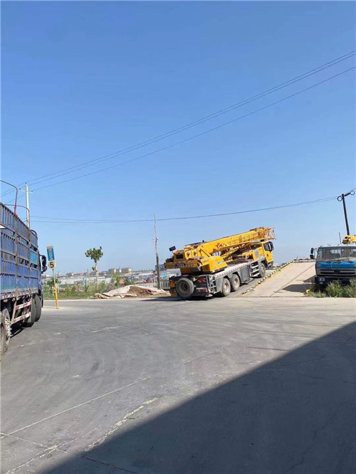 青海25吨吊车的租赁价格大概是多少？