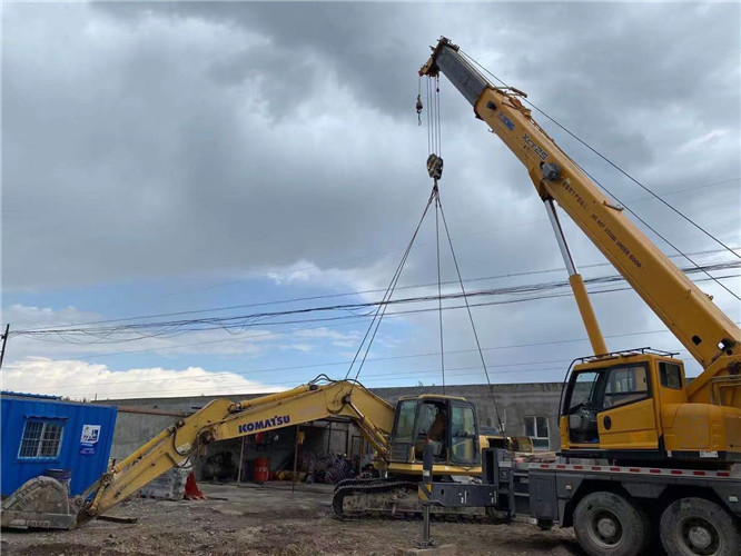 青海25吨吊车的工作半径是多少？